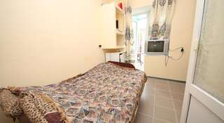 Гостиница Guest house Tatyana Феодосия Двухместный номер с 2 отдельными кроватями и ванной комнатой-2