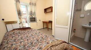 Гостиница Guest house Tatyana Феодосия Двухместный номер с 2 отдельными кроватями и ванной комнатой-1